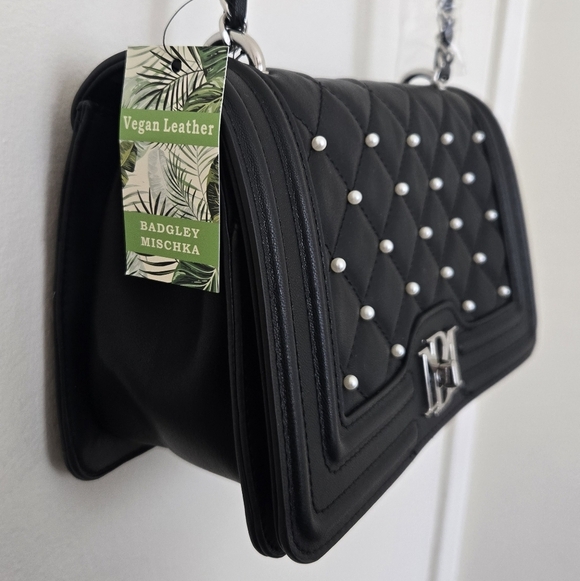 Badgley Mischka Quilted letter Turn lock Crossbody Bomber Pearls Black NWT - Picture 2 of 10